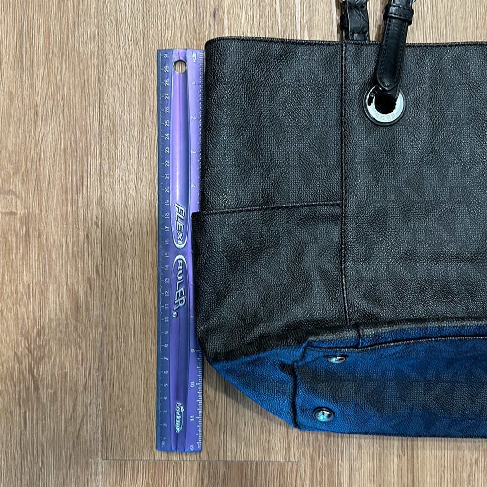 Michael Kors Jet Setter Tote Bag - Picture 8 of 8